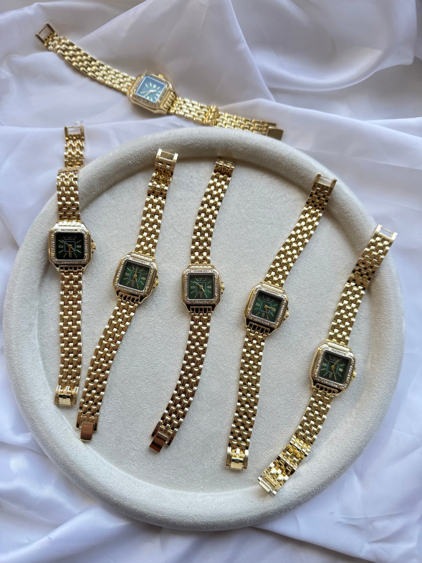✨ PARIS EMERALD – Signature Watch