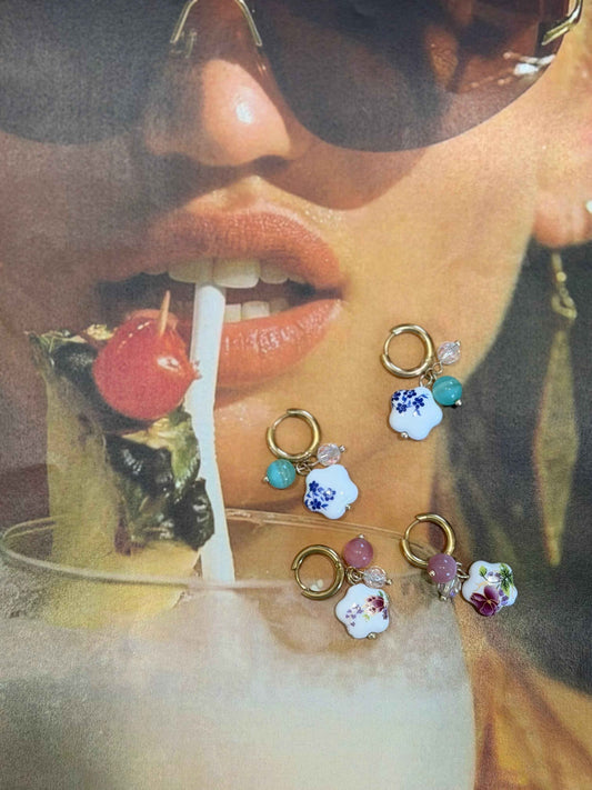 Bloom Charm Hoops – Ατσάλινα Σκουλαρίκια με Λουλούδι