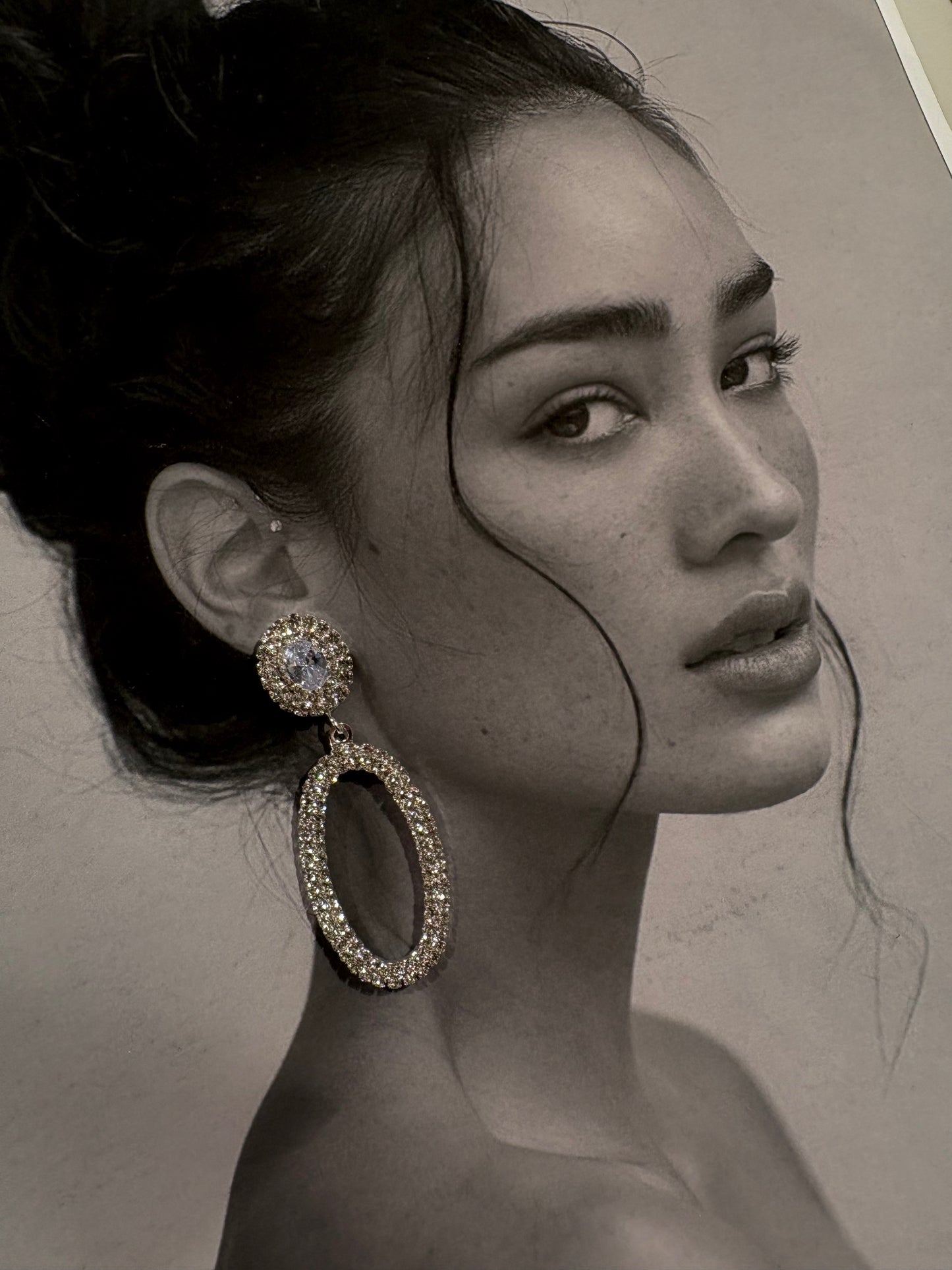 Celestial Oval Radiance