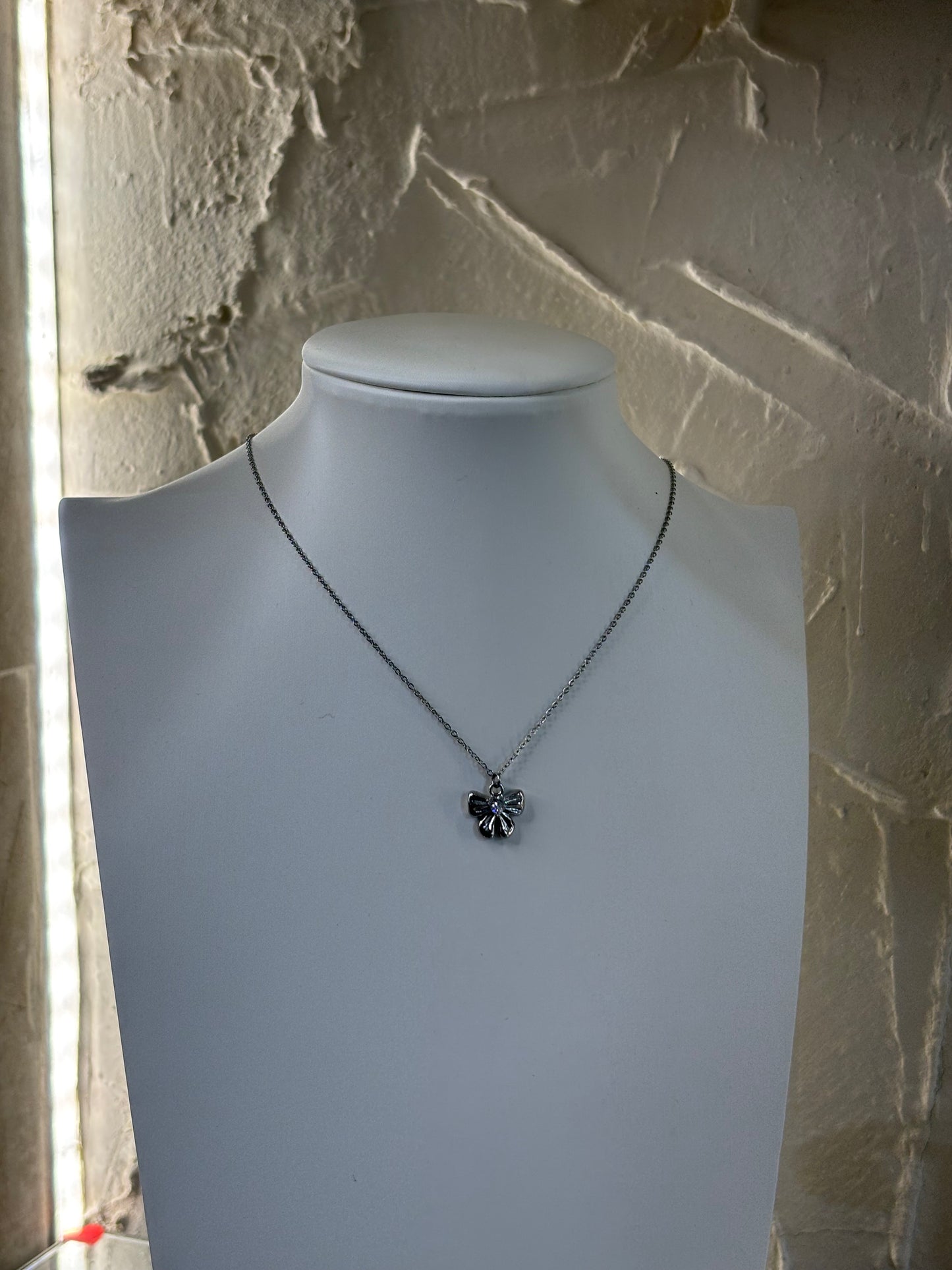 Κολε με φιόγκο ασημένιο