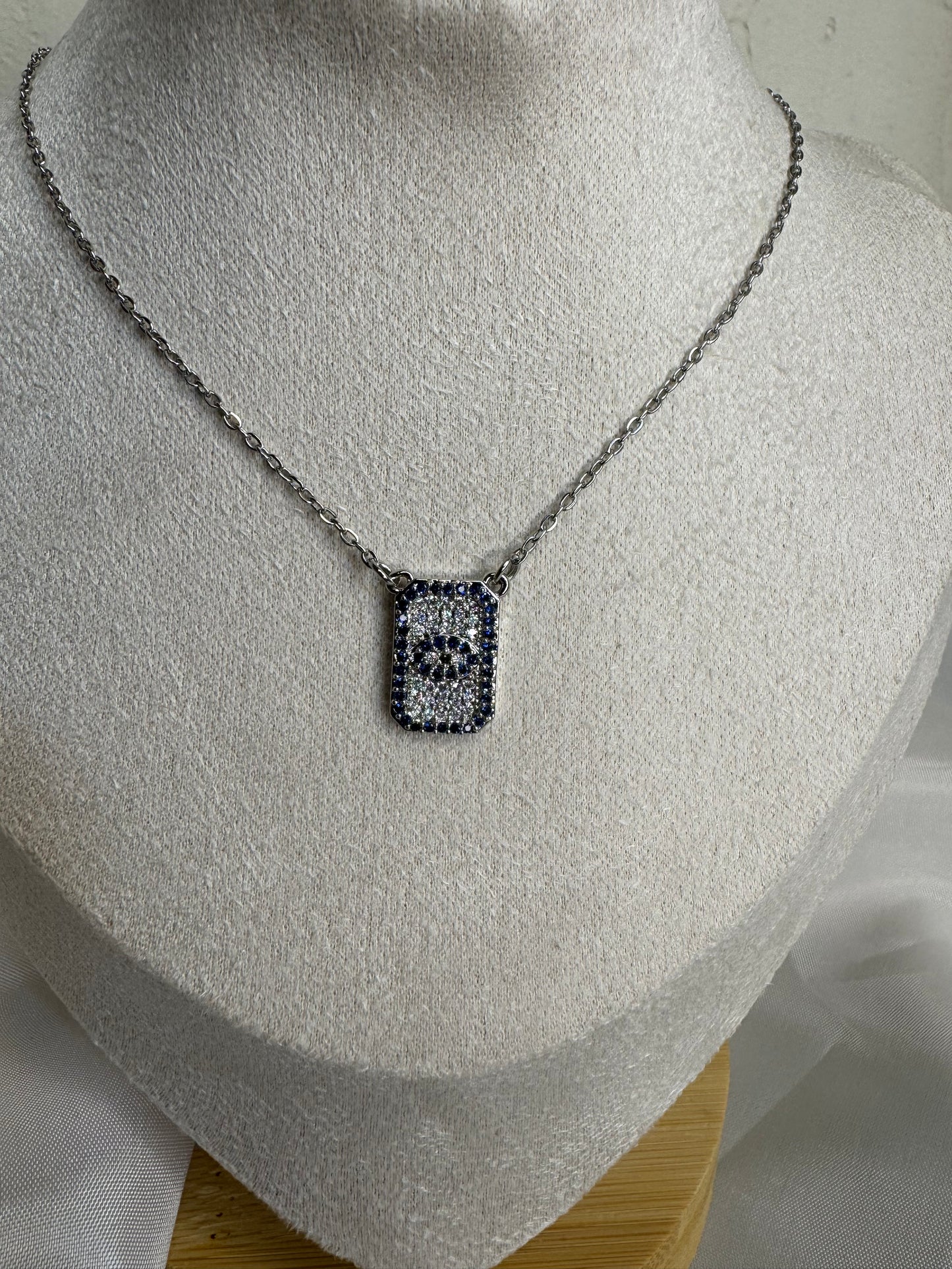 Γούρια με Μάτι - Κολιέ Προστασίας και Στυλ"