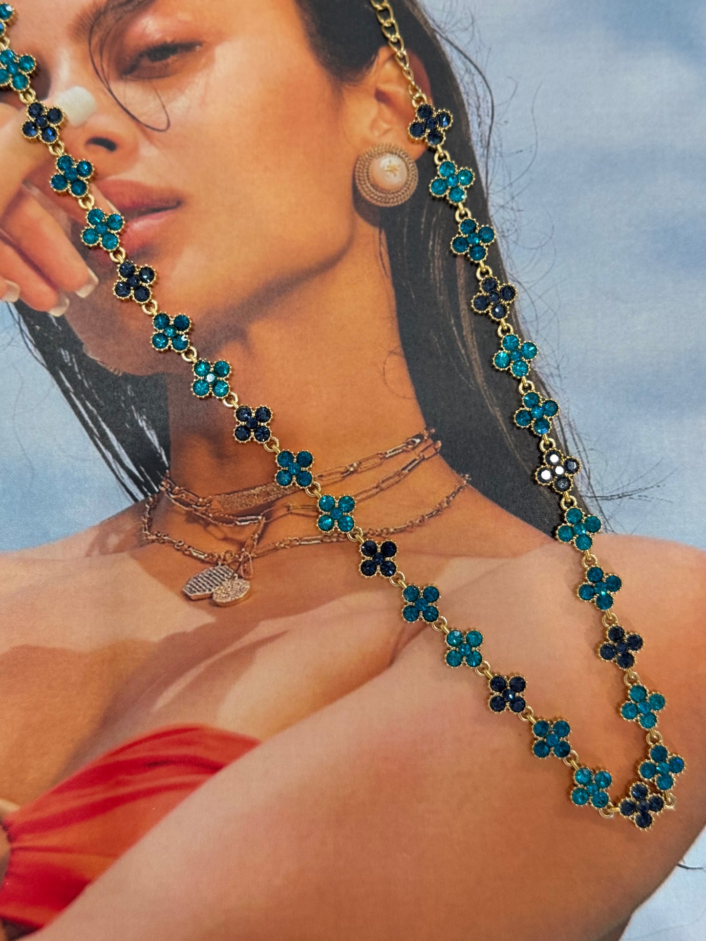 Blue Blossom – Ατσάλινο Κολιέ με Κρυστάλλινα Λουλούδια