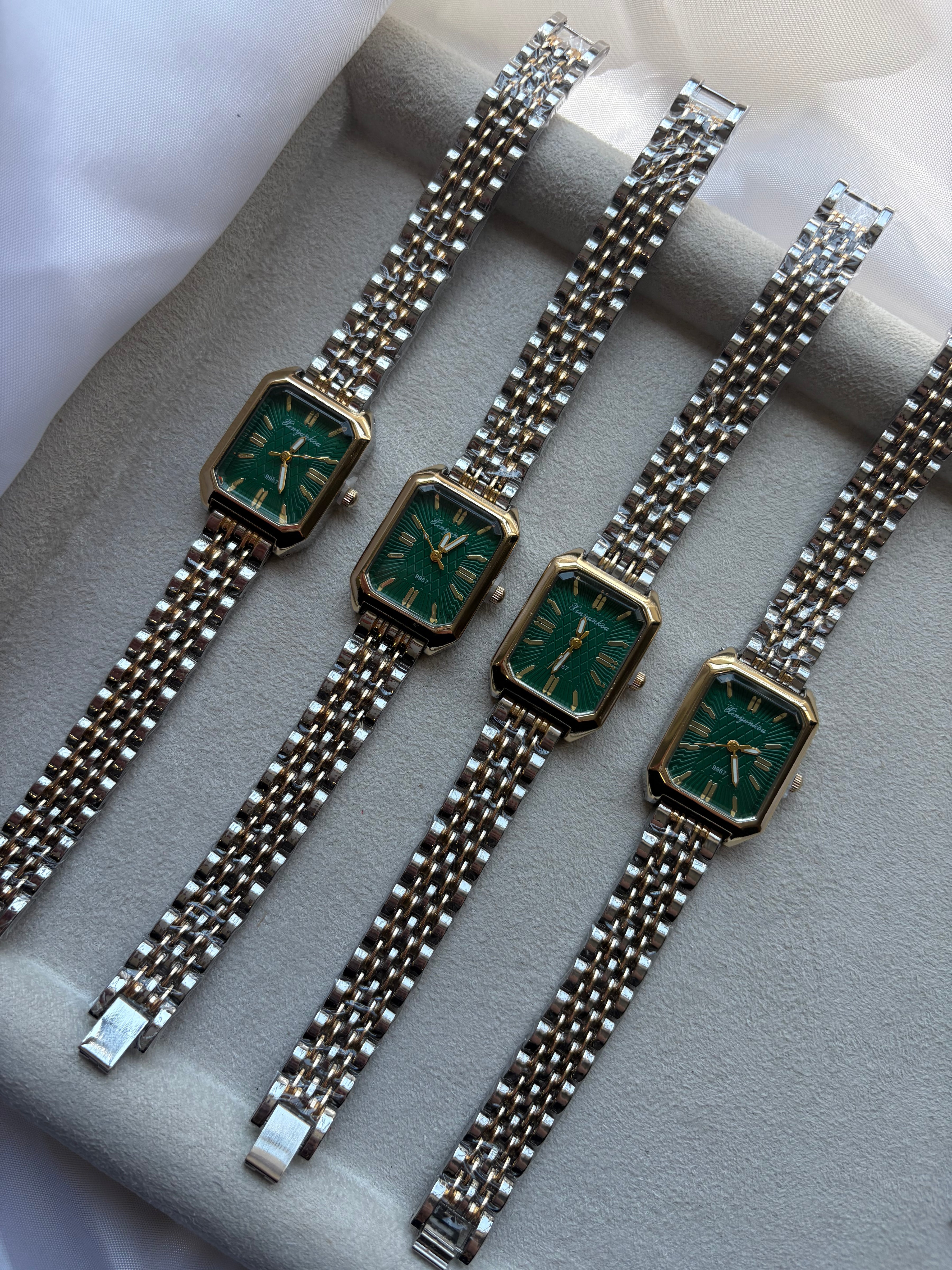 “Emerald Luxe“ steel watch