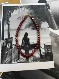 Uluwatu Ruby Shell
Κολιέ με φυσικά κόκκινα seashell στοιχεία & ατσάλινο κούμπωμα ✨