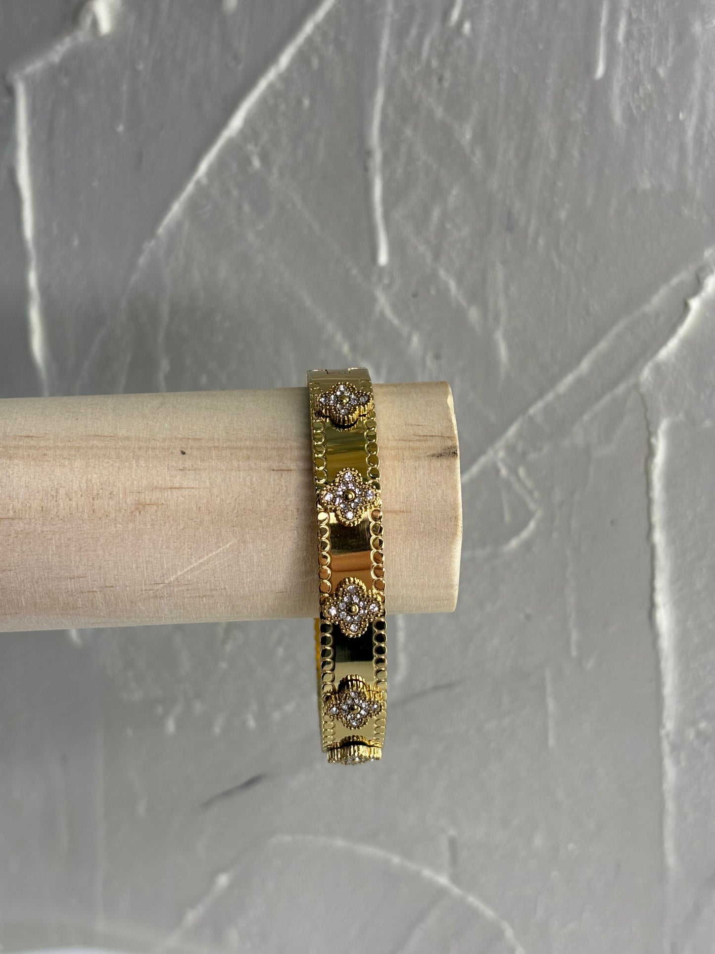 Ατσάλινη χρυσή χειροπεδα με ανάγλυφα σχέδια