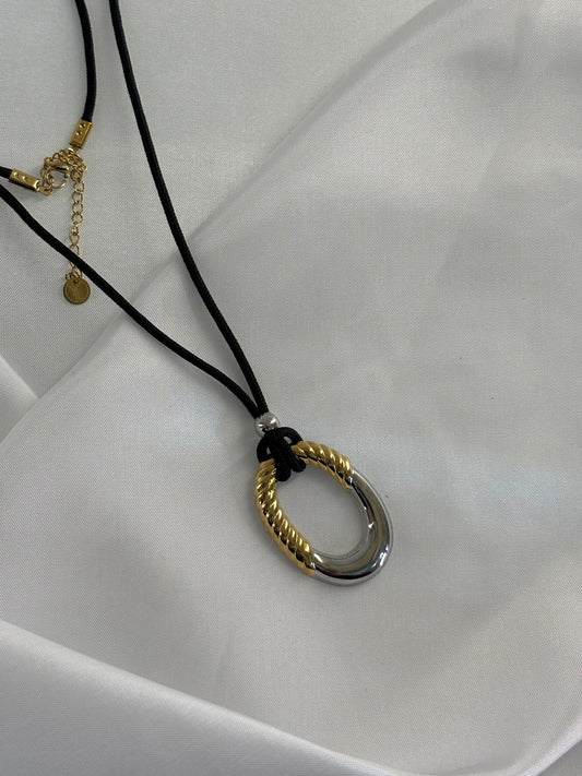 Κολε με μαύρο σχοινάκι και κύκλο