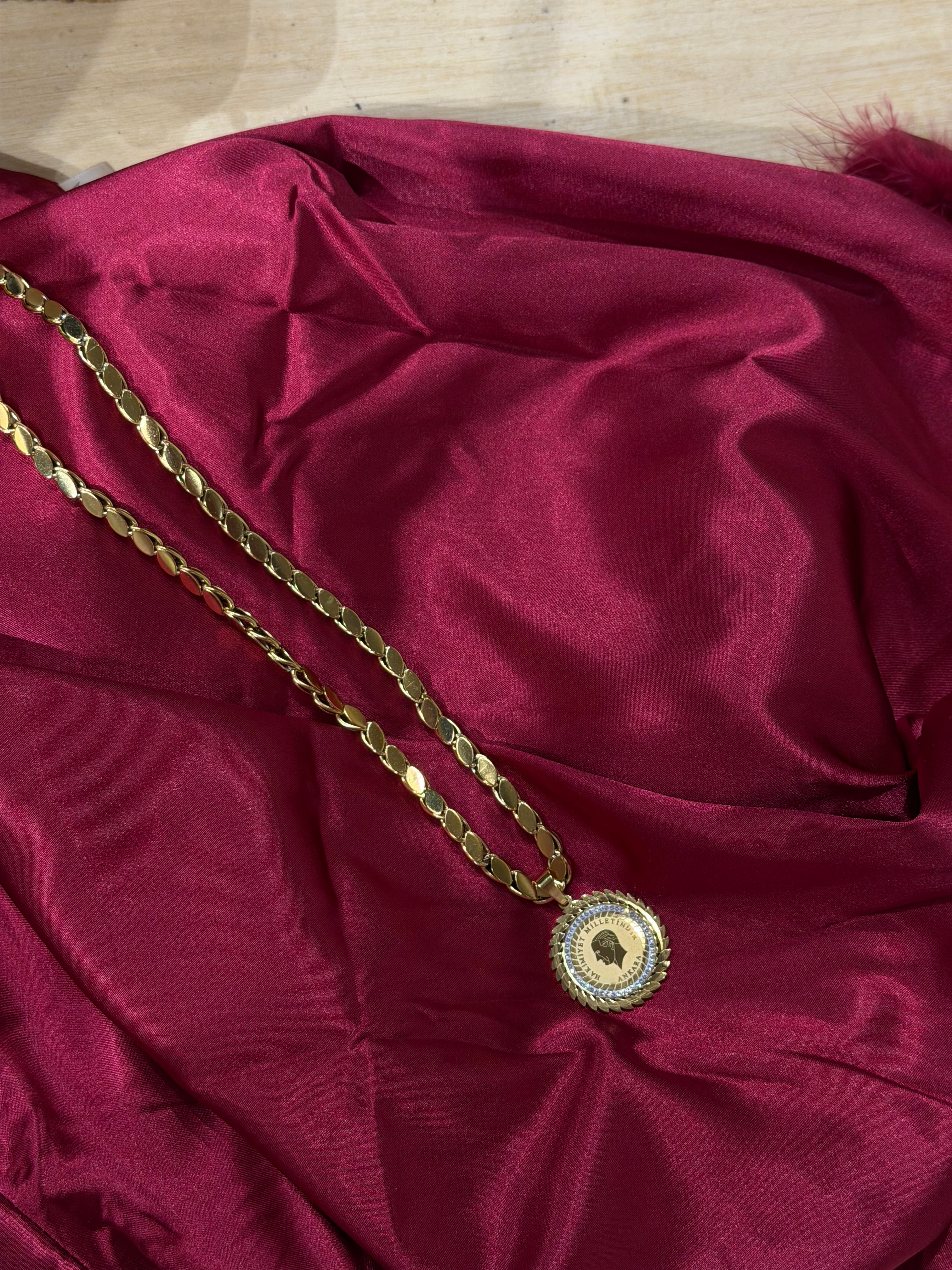 Golden Emblem – stainless steel necklace