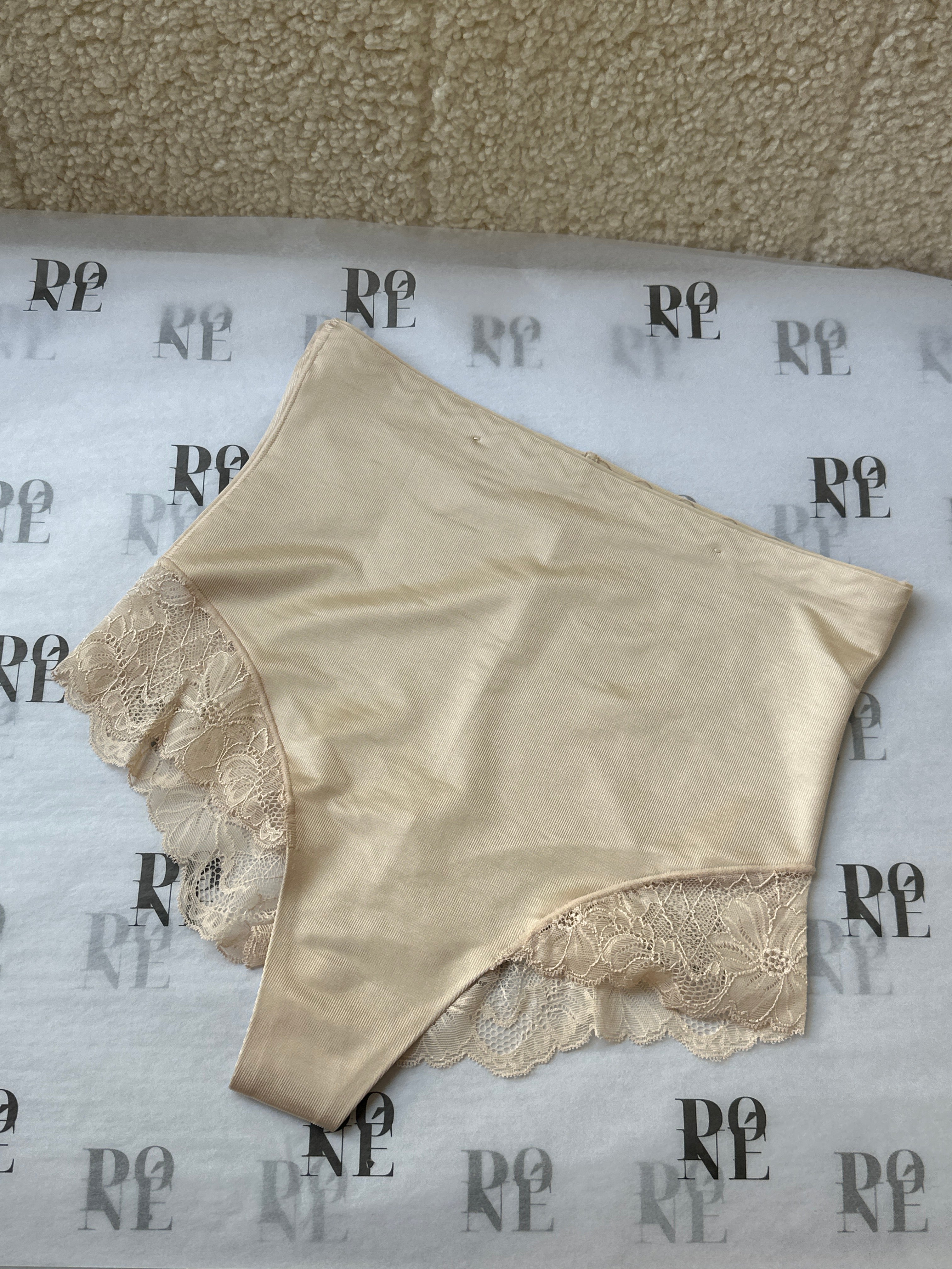 SCULPT LACE BRIEF – NUDE