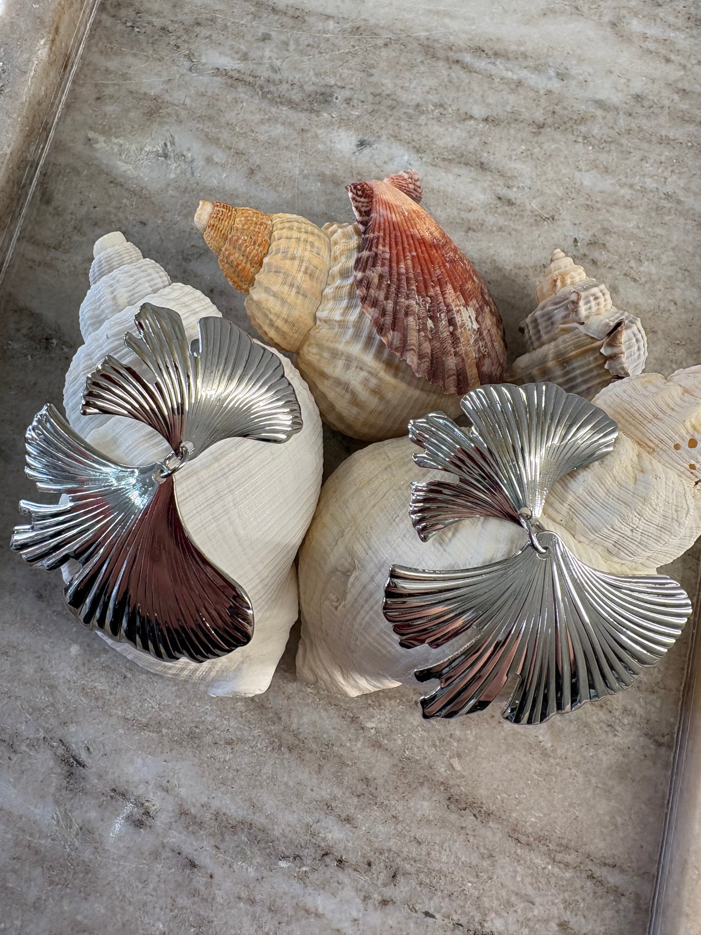 Σκουλαρίκια “Windleaf” Μεγάλα Ασημί Βεντάλια – Pnoe Studio