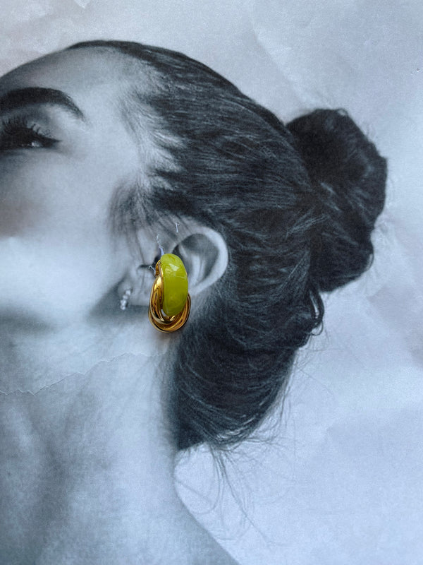 Lime Luxe | Σκουλαρίκι κρίκος με πράσινη λεπτομέρεια