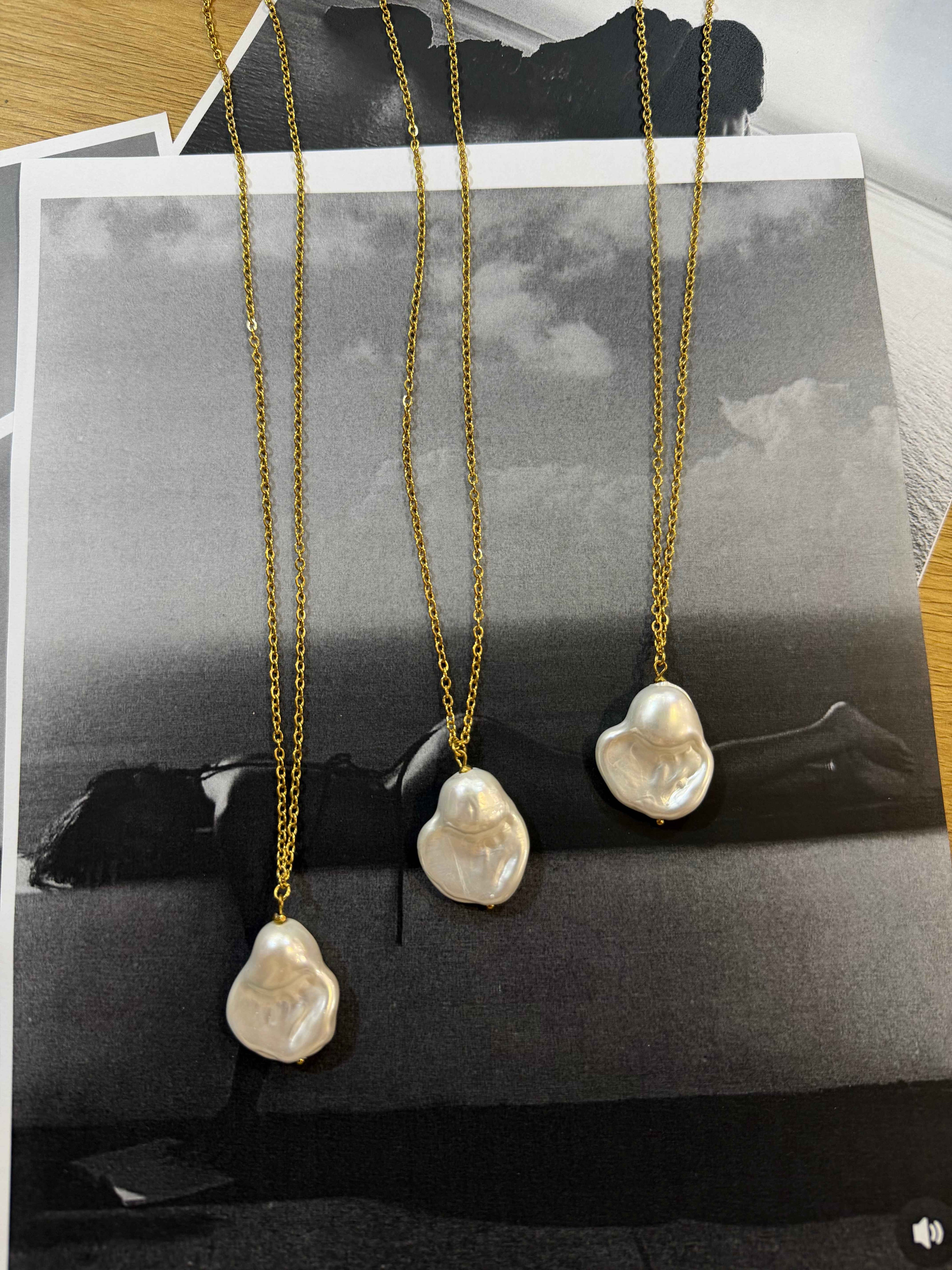 Muse Pearl Pendant ✨
Αληθινό baroque μαργαριτάρι με ατσάλινη αλυσίδα 🤍