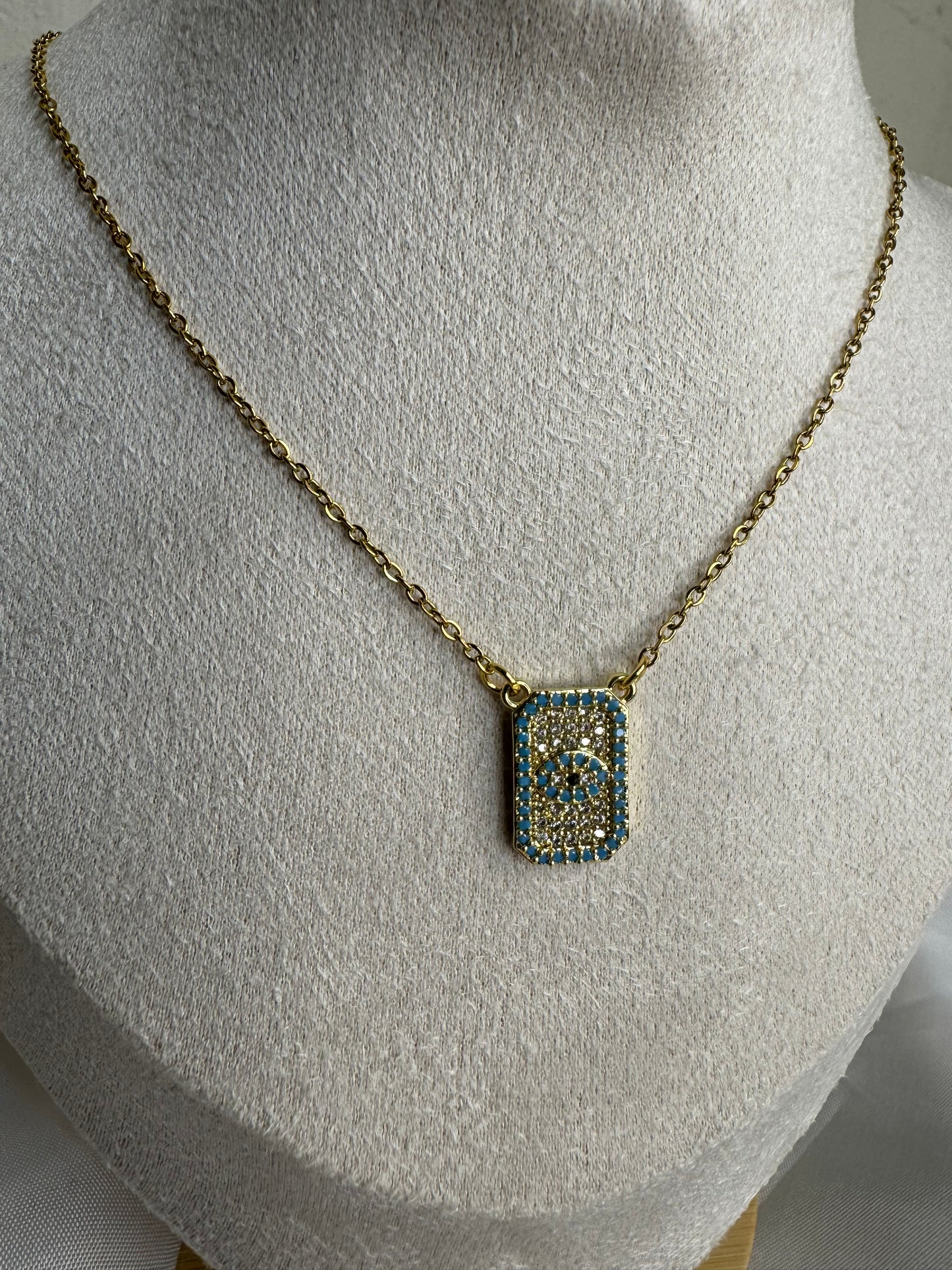 Γούρια με Μάτι - Κολιέ Προστασίας και Στυλ"