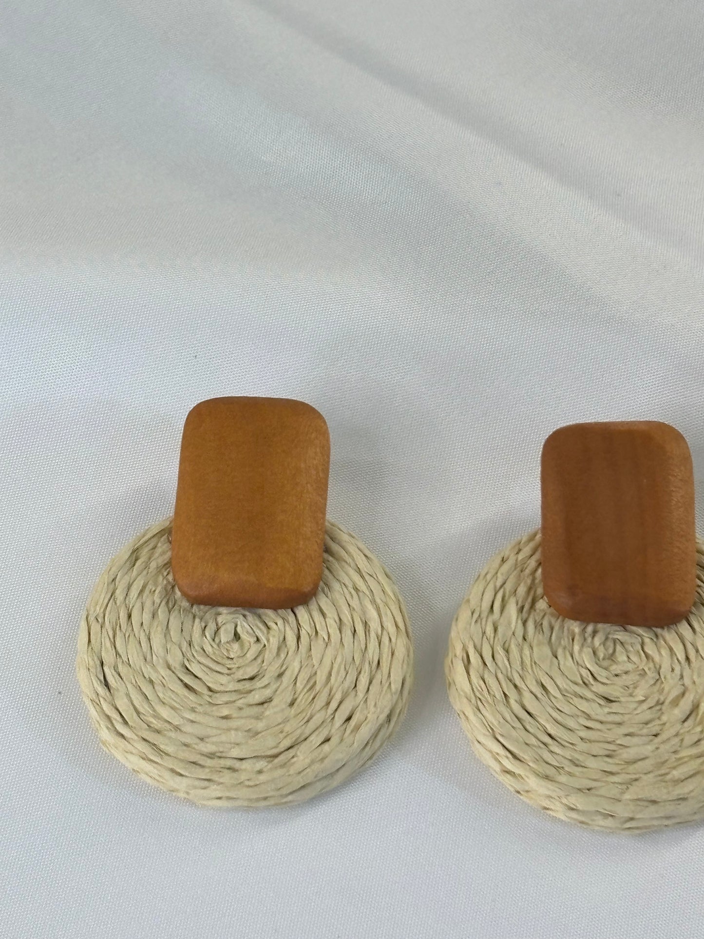 Γυναικεία Σκουλαρίκια Κρεμαστά Ξύλινα & Πλεκτά Εκρού | Pnoe Studio
