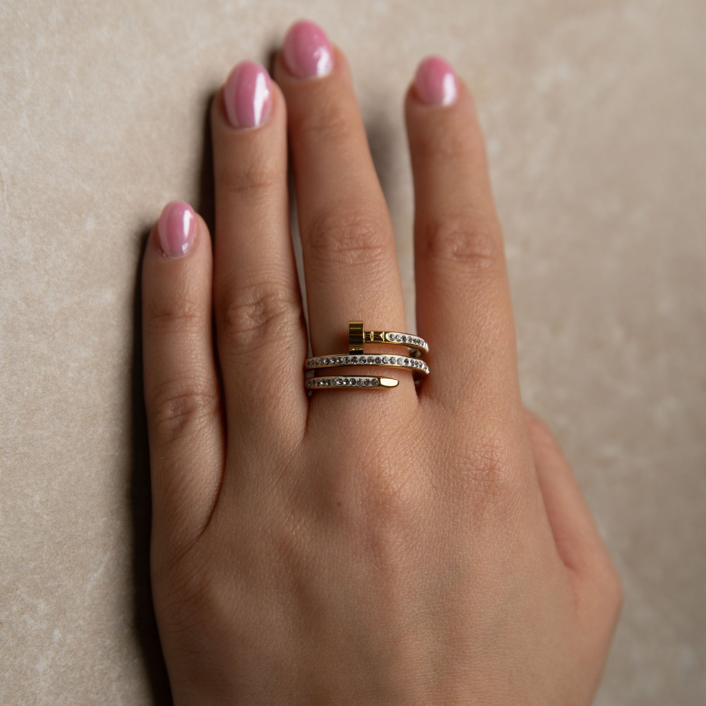 Τριπλό Δαχτυλίδι σε Χρυσό και Ασημί Χρώμα με Λαμπερές Πέτρες | Πολυτελές και Μοντέρνο