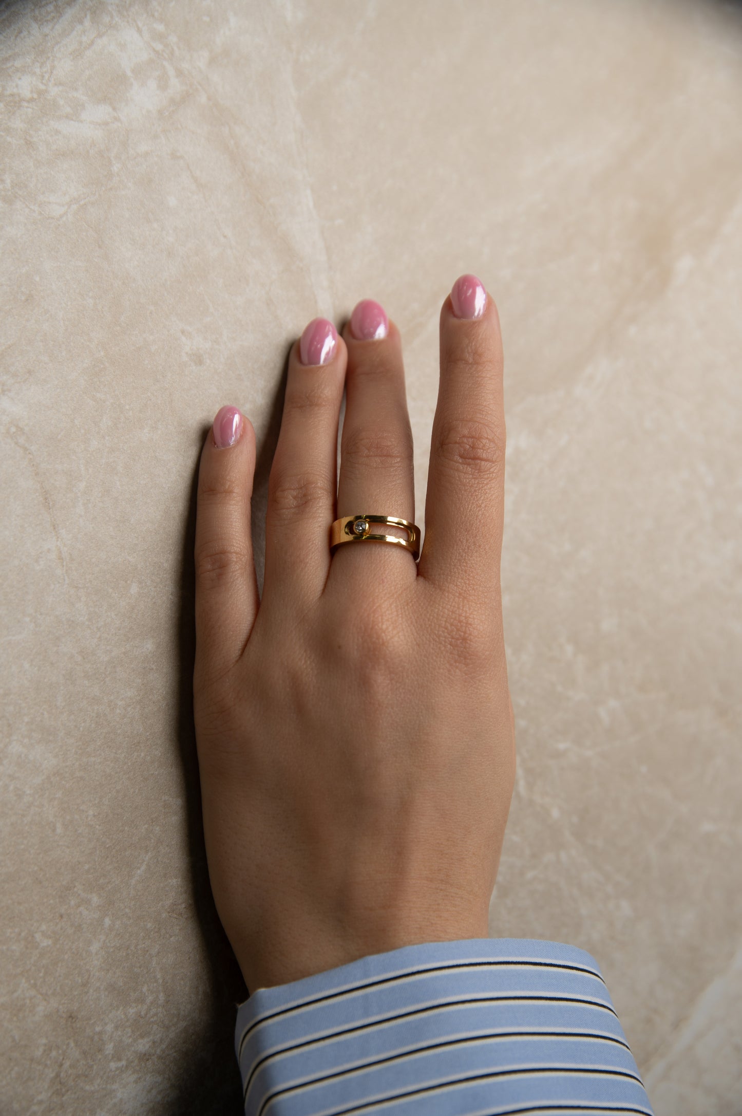 Δαχτυλίδι με Λαμπερή Πέτρα σε Χρυσό και Ασημί Χρώμα | Μοντέρνο και Κομψό