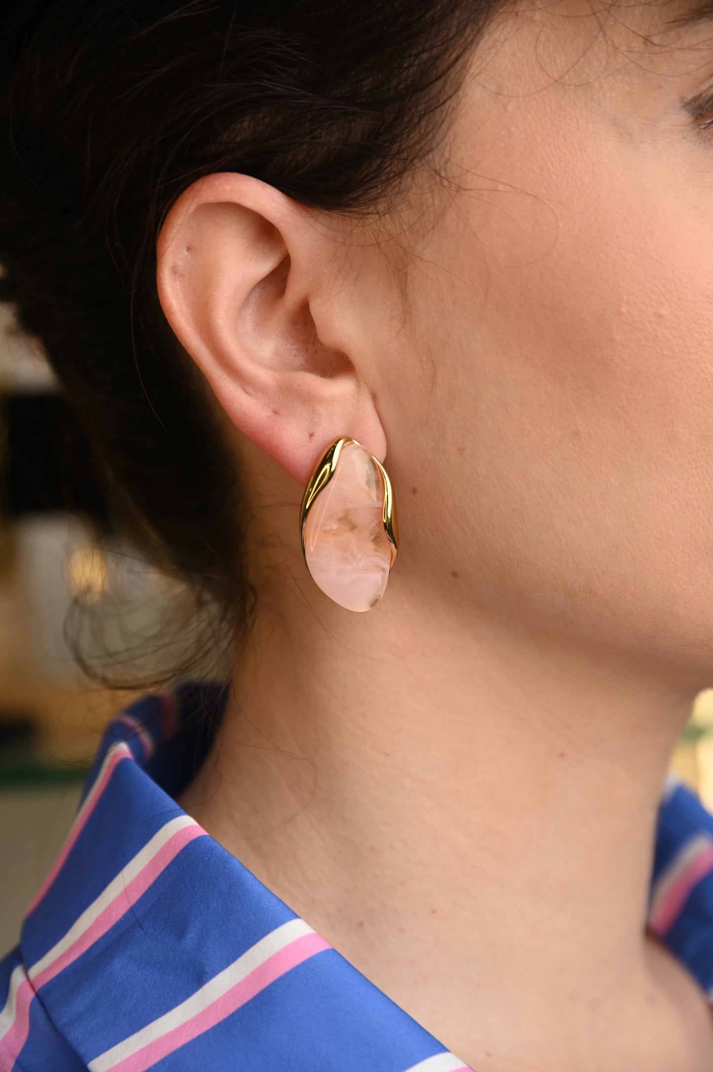 Χρυσό Σκουλαρίκι με Ροζ Πέτρα - Σταγόνα | Pnoe Studio