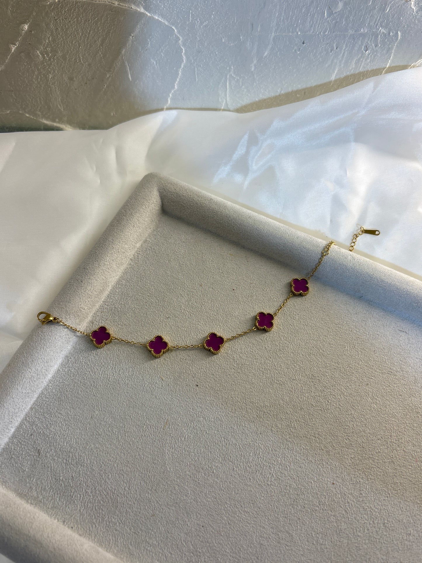 Flowerlike purple gold