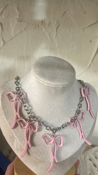 Колие с панделка