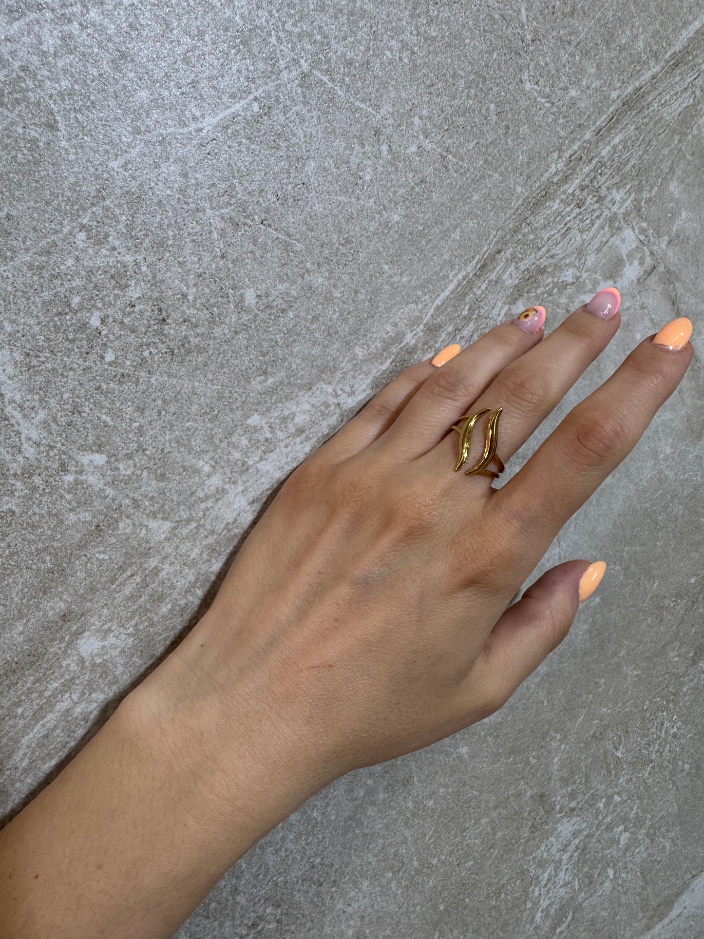 Δαχτυλίδι “Tide” – Η αρμονία της κίνησης