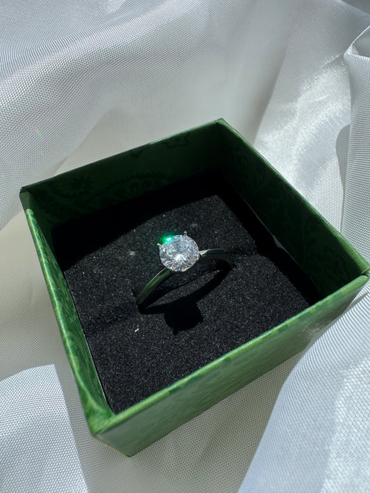 «Diamond Glow» - ασημί ατσάλινο δαχτυλίδι με ζιργκόν