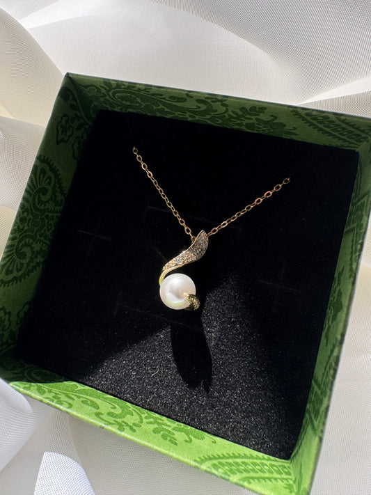 «Luna Pearl» - ατσάλινο χρυσό κολιέ