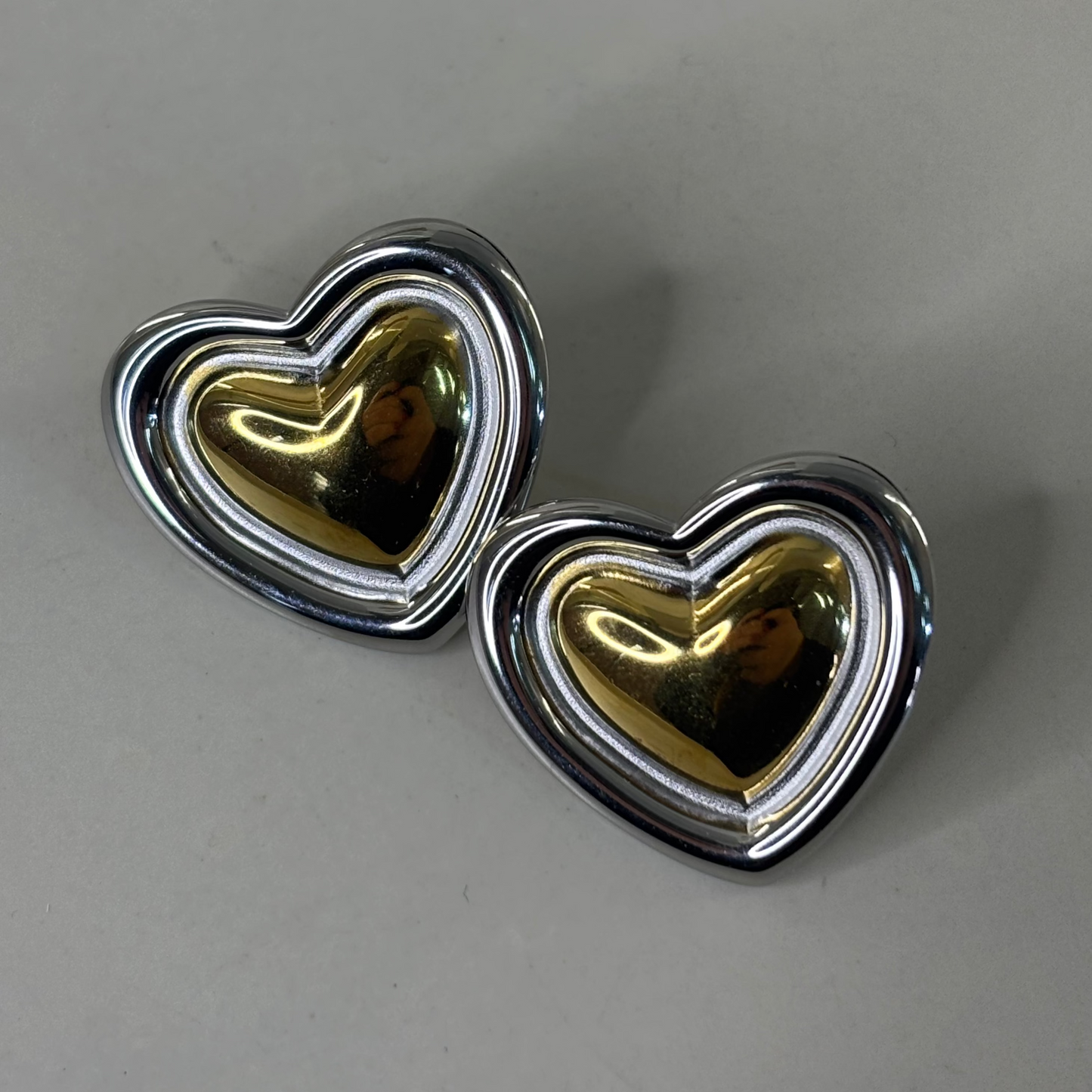 Ατσάλινα σκουλαρίκια,χρυσά ασημί με διπλό σχέδιο καρδιά