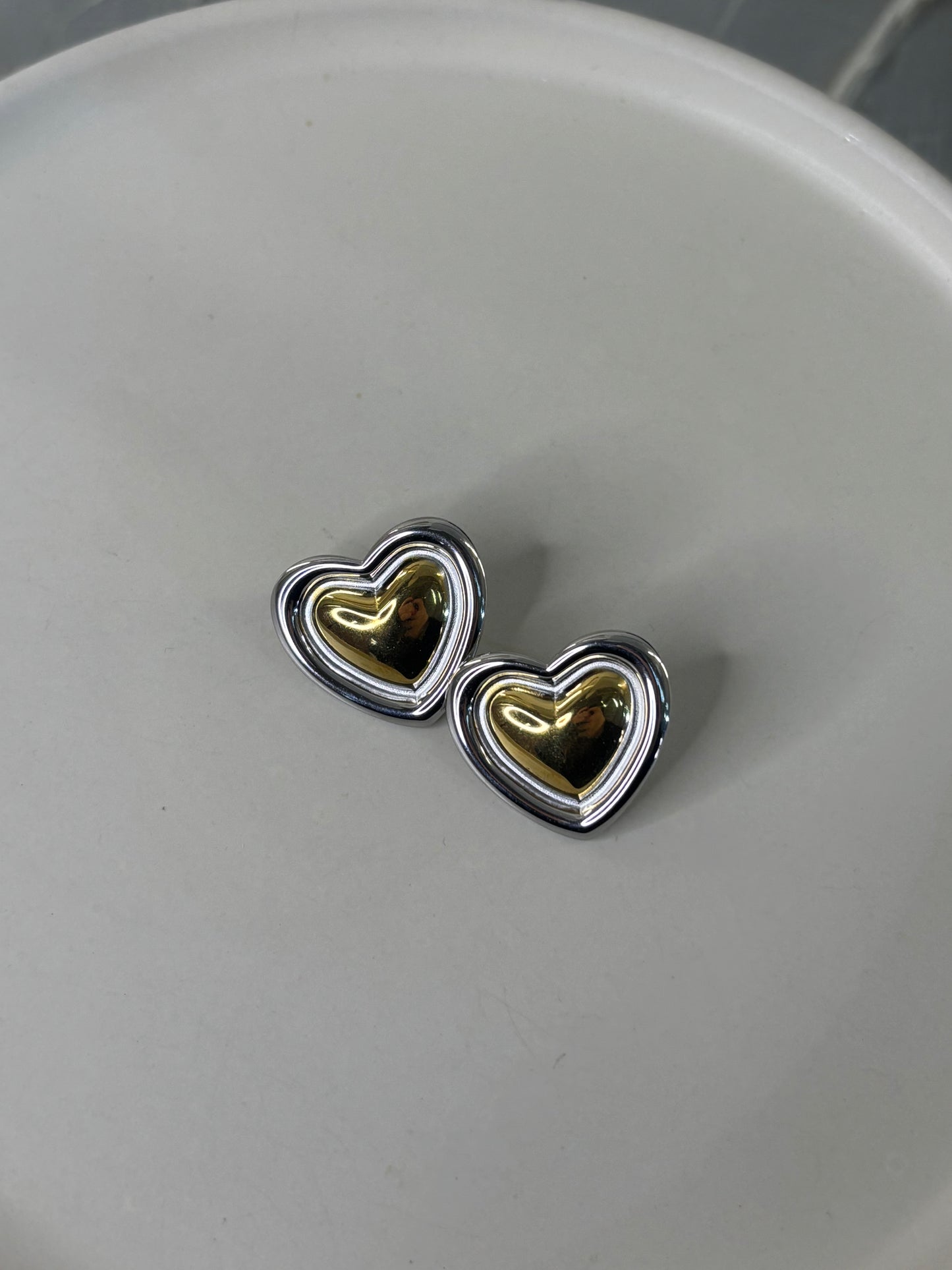 Ατσάλινα σκουλαρίκια,χρυσά ασημί με διπλό σχέδιο καρδιά