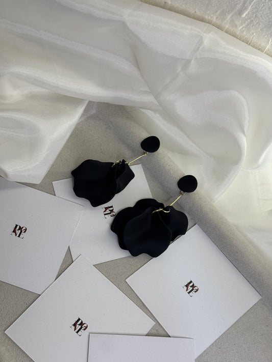 MIDNIGHT PETALS – Σκουλαρίκια