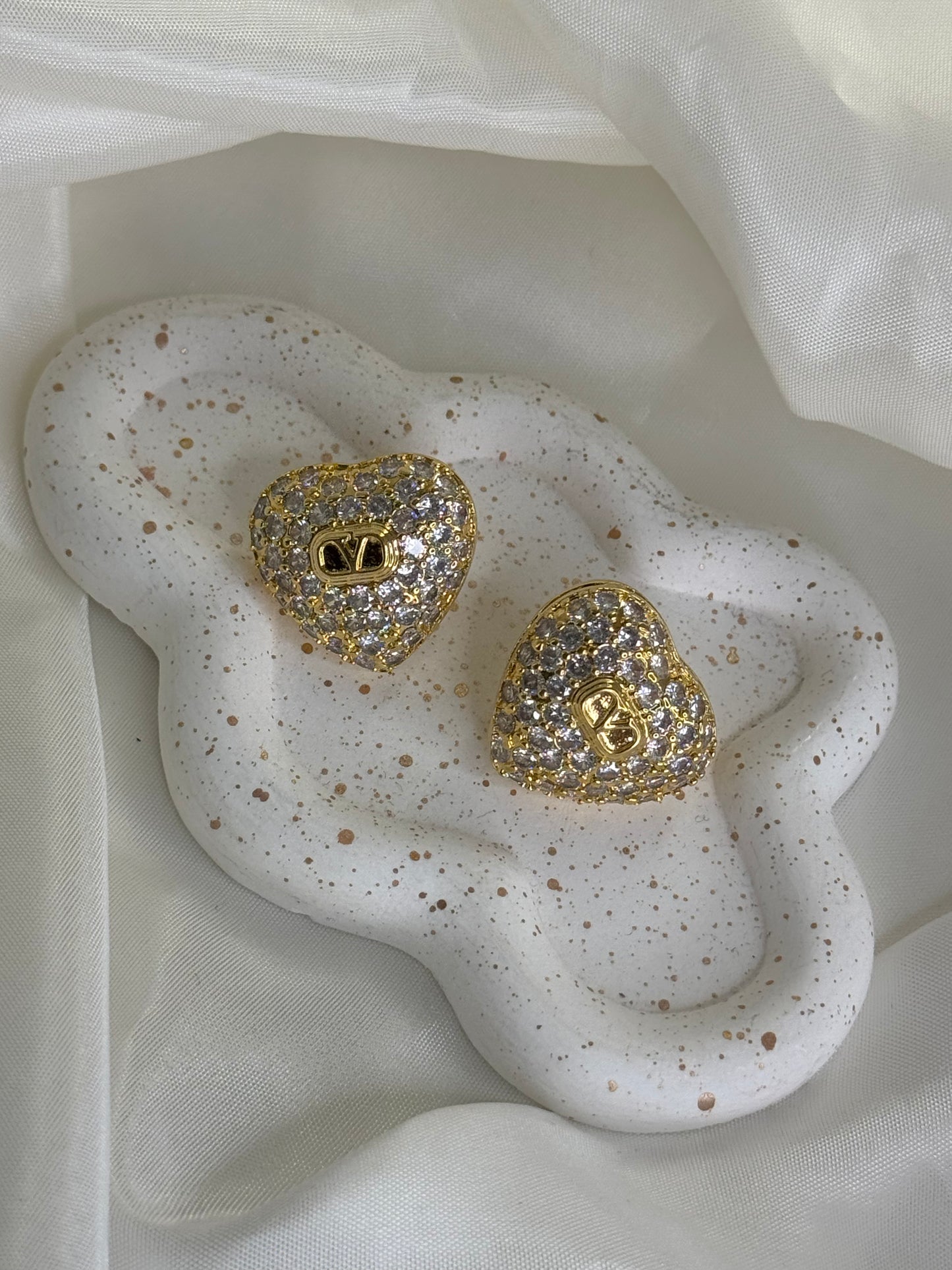 HEART ROYALE-σκουλαρίκια από ανθεκτικό ορείχαλκο