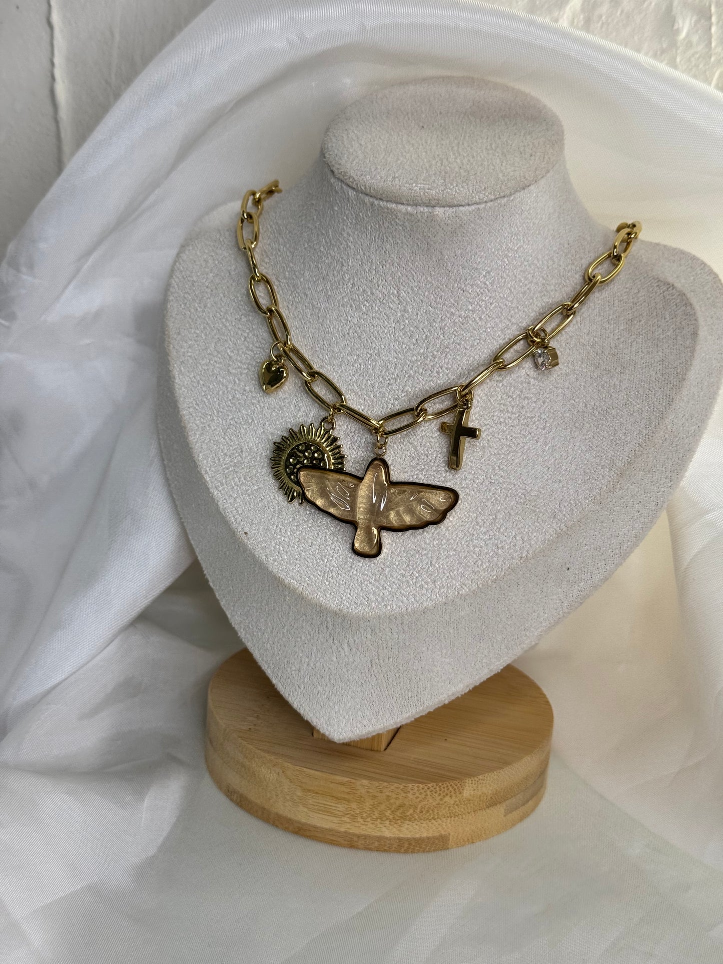 Χρυσό κολιέ με charms