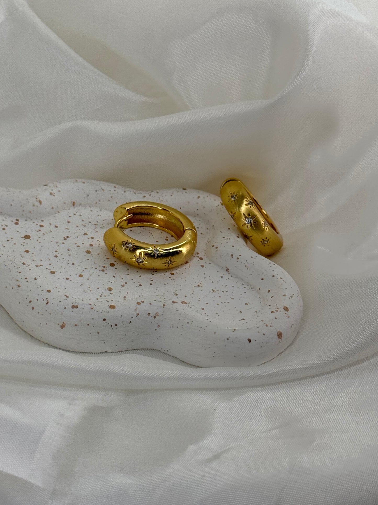 Stardust Hoops – Σκουλαρίκια Ανθεκτικός Ορείχαλκος