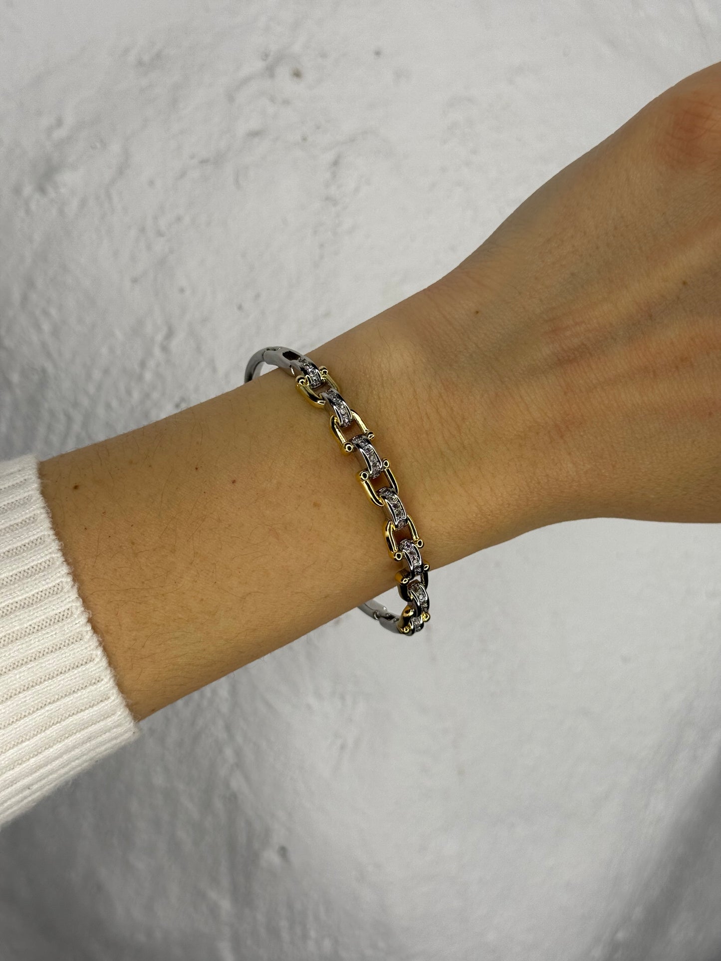 Dual Brilliance – χειροπέδα από ανθεκτικό ορείχαλκο