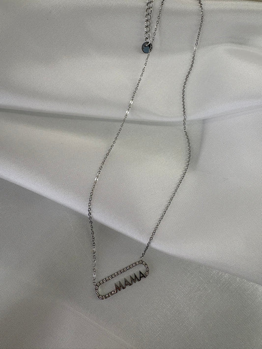 Κολιέ σε ασημί χρώμα