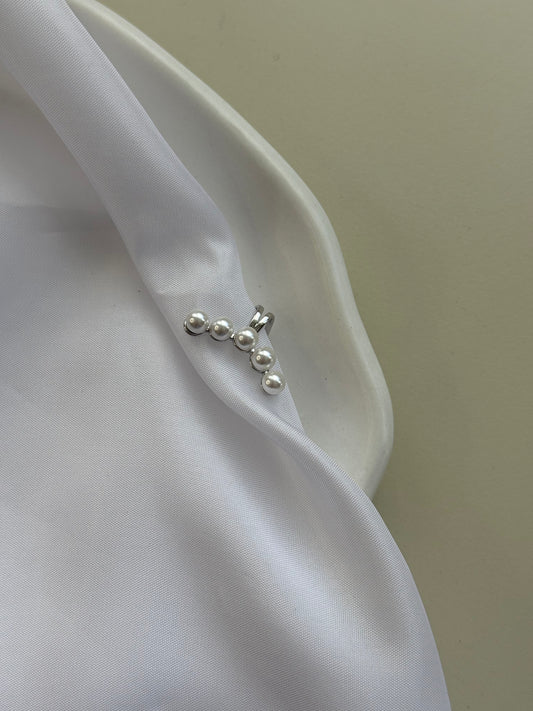 Ear cuff Ατσαλινο με πέρλα σε ασημί χρώμα