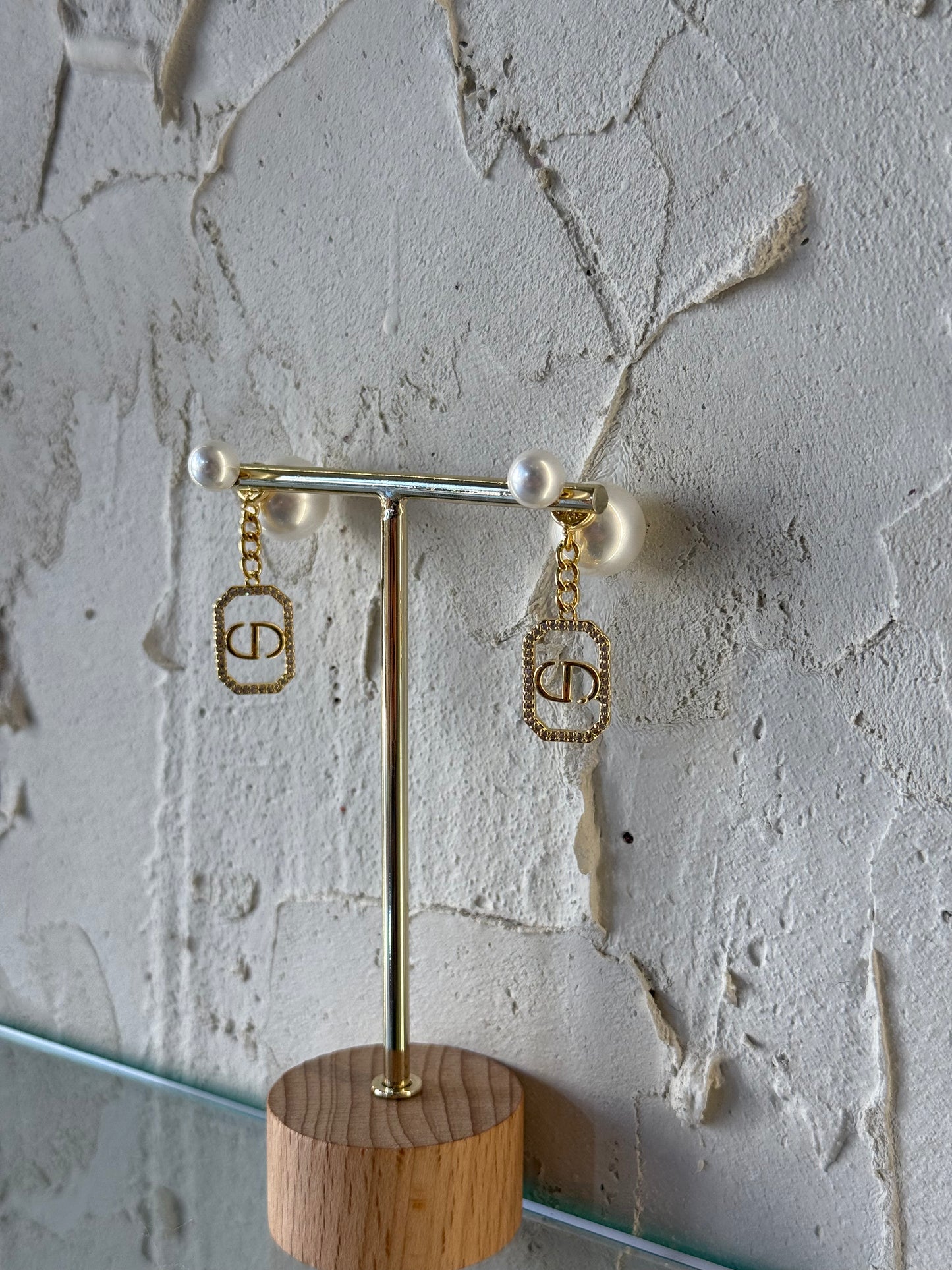 Σκουλαρίκια από Χαλκό με Πέρλες και Κρεμαστό Διακοσμητικό Στοιχείο – Pnoe Studio