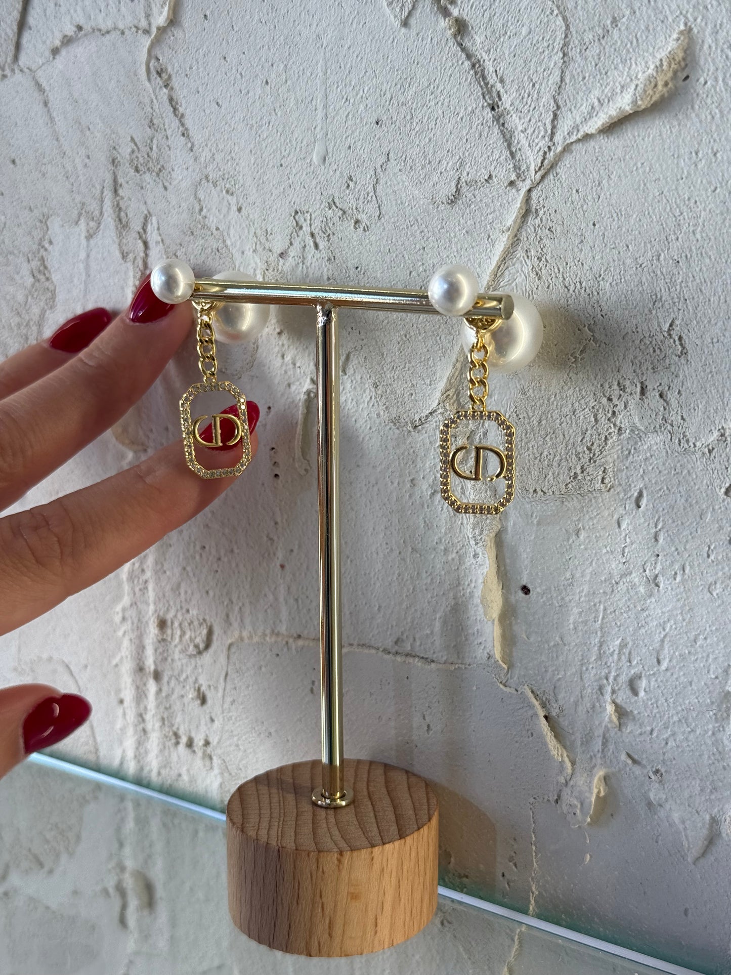 Σκουλαρίκια από Χαλκό με Πέρλες και Κρεμαστό Διακοσμητικό Στοιχείο – Pnoe Studio